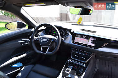 Лифтбек Audi e-tron GT 2023 в 