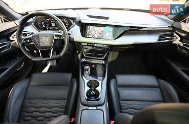 Лифтбек Audi e-tron GT 2021 в 