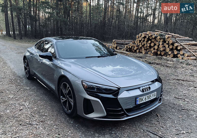 Лифтбек Audi e-tron GT 2021 в 