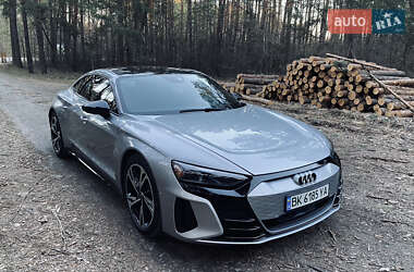Ліфтбек Audi e-tron GT 2021 в 