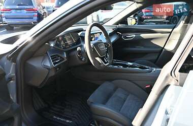 Лифтбек Audi e-tron GT 2022 в 