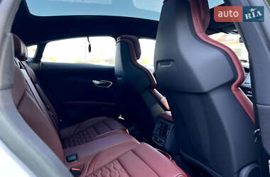Лифтбек Audi e-tron GT 2022 в 