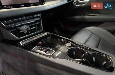 Лифтбек Audi e-tron GT 2021 в 