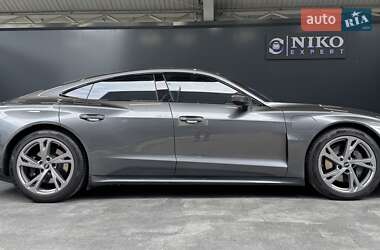 Лифтбек Audi e-tron GT 2021 в 
