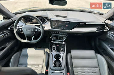 Лифтбек Audi e-tron GT 2021 в 