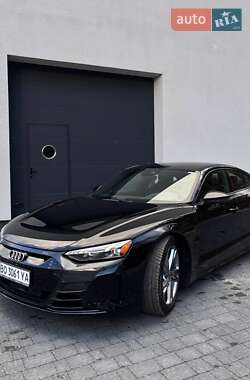 Лифтбек Audi e-tron GT 2022 в 