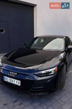 Лифтбек Audi e-tron GT 2022 в 