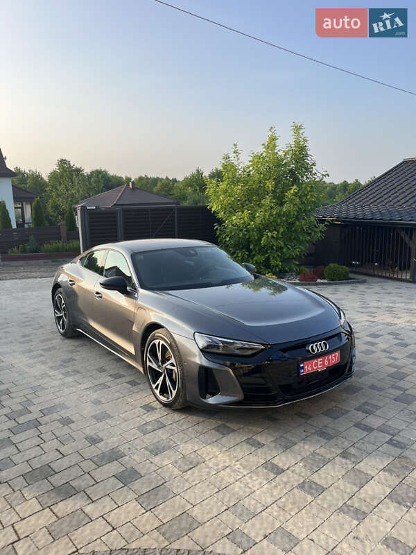 Лифтбек Audi e-tron GT 2021 в 