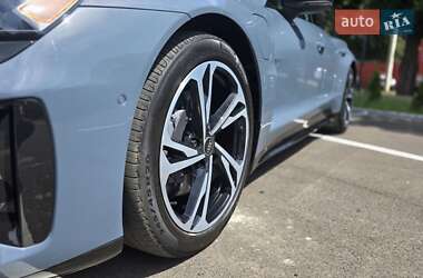 Лифтбек Audi e-tron GT 2021 в 