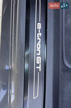 Лифтбек Audi e-tron GT 2021 в 