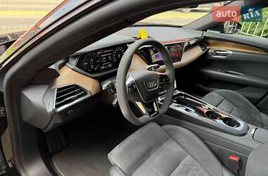 Лифтбек Audi e-tron GT 2022 в 