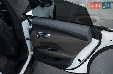 Лифтбек Audi e-tron GT 2021 в 