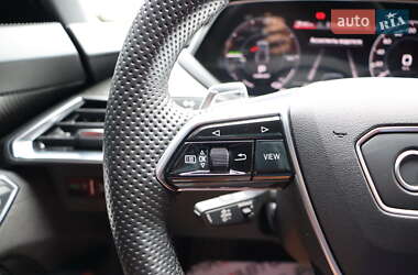 Ліфтбек Audi e-tron GT 2021 в 