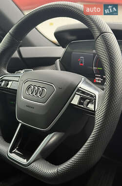 Ліфтбек Audi e-tron GT 2021 в 