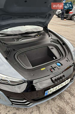 Ліфтбек Audi e-tron GT 2021 в 