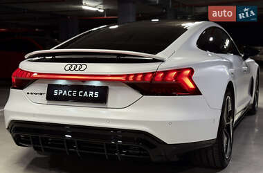 Лифтбек Audi e-tron GT 2022 в 