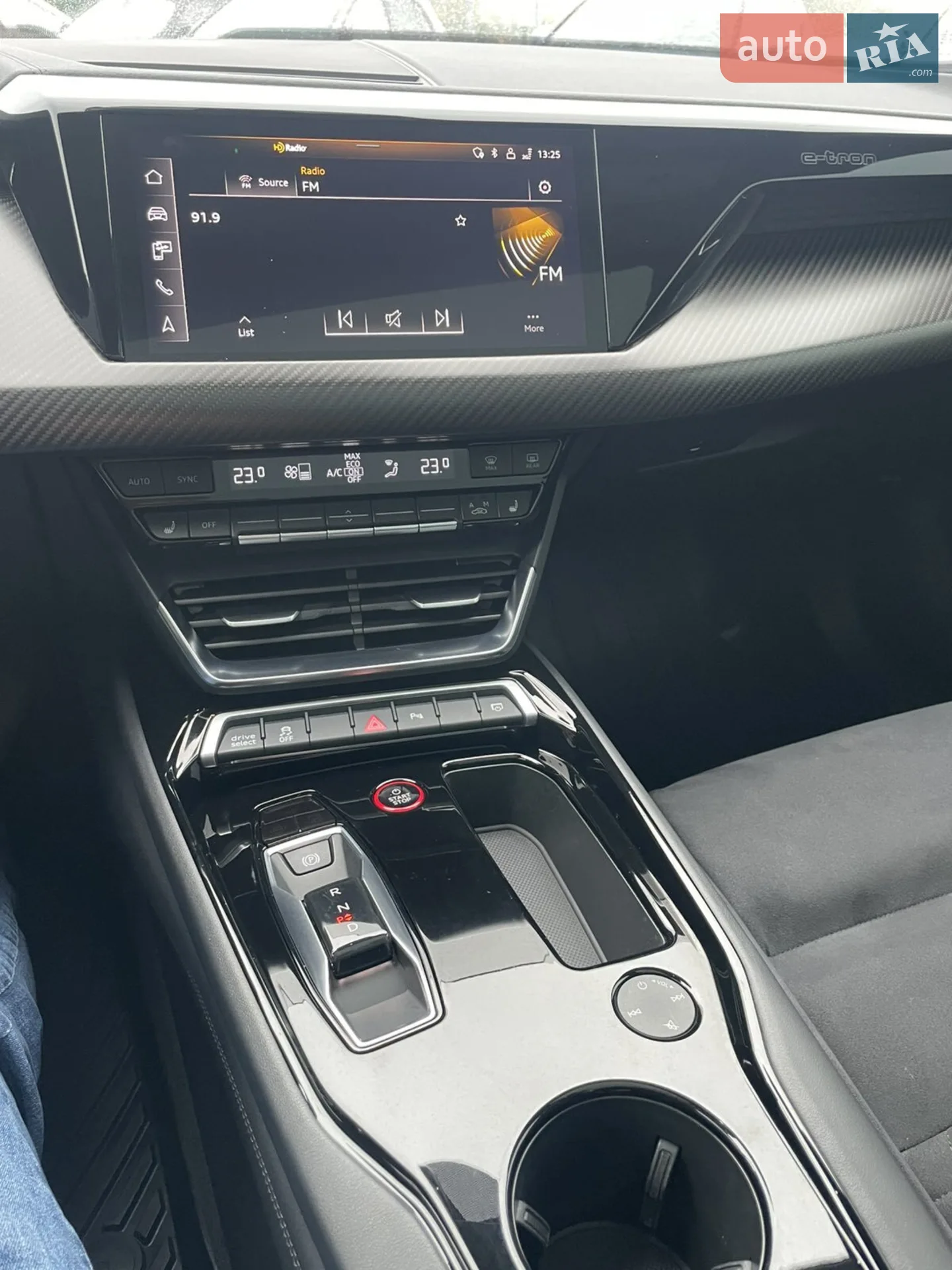 2022 Audi e-tron GT - мініатюра 11
