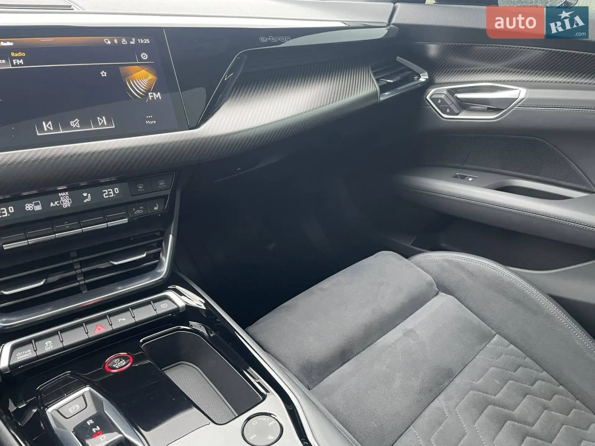 2022 Audi e-tron GT - мініатюра 12