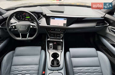 Лифтбек Audi e-tron GT 2022 в 