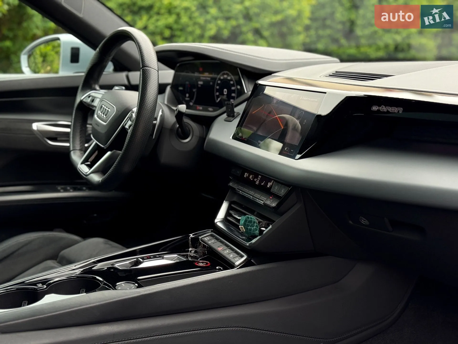 2021 Audi e-tron GT - мініатюра 35