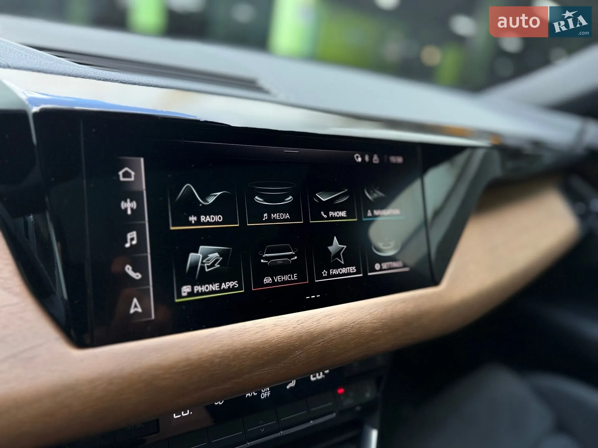 2022 Audi e-tron GT - мініатюра 27