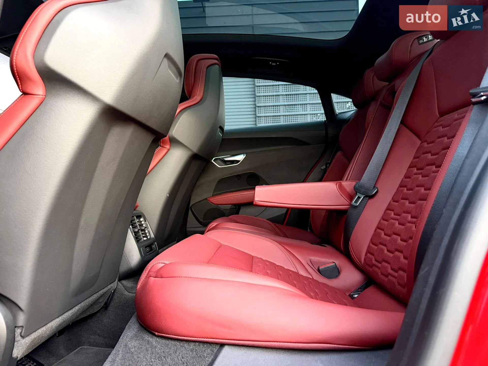 2021 Audi e-tron GT - мініатюра 33