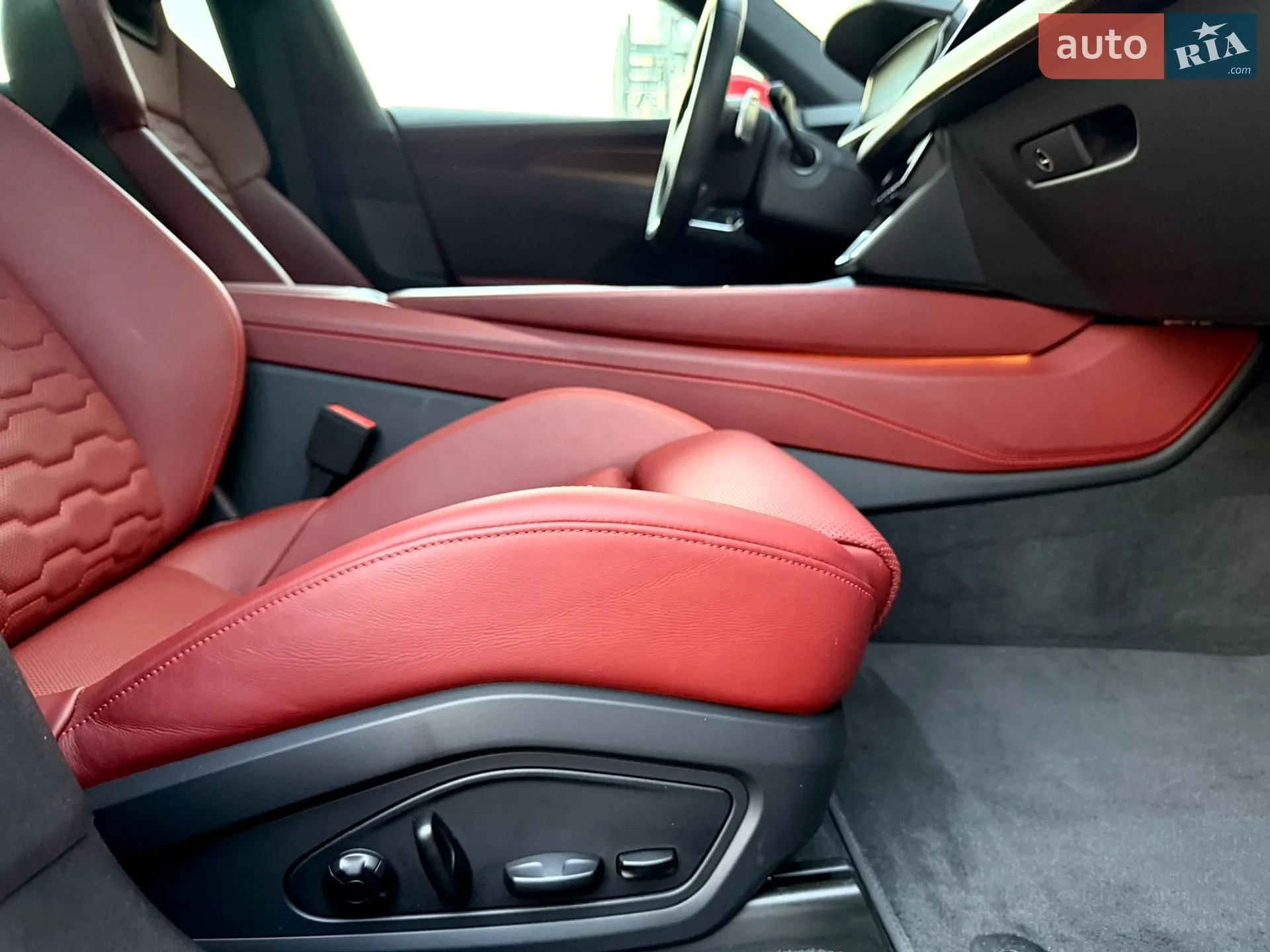 2021 Audi e-tron GT - мініатюра 47