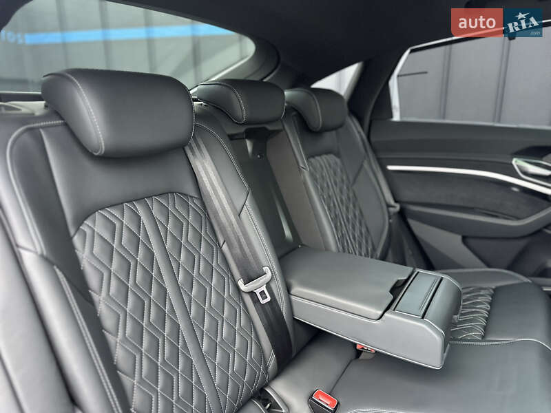 Позашляховик / Кросовер Audi e-tron S Sportback 2022 в Луцьку