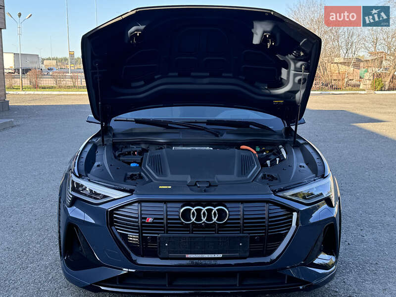 Позашляховик / Кросовер Audi e-tron S Sportback 2021 в Києві