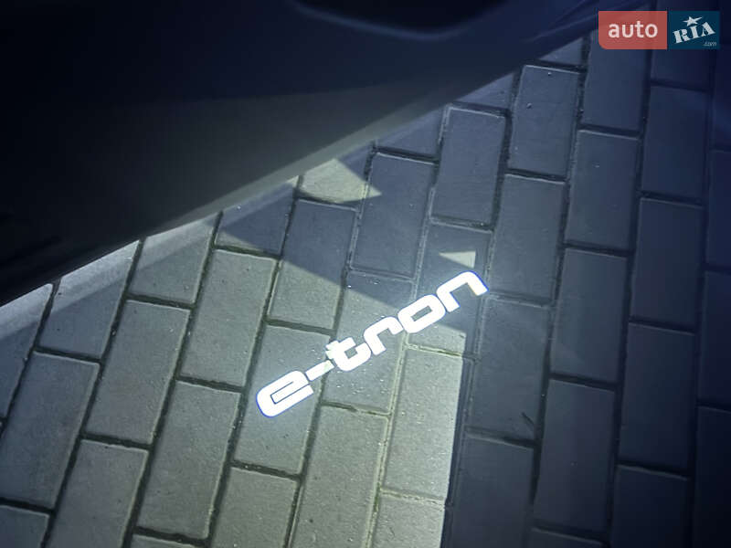 Позашляховик / Кросовер Audi e-tron S Sportback 2021 в Києві
