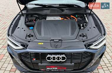 Позашляховик / Кросовер Audi e-tron S Sportback 2021 в 