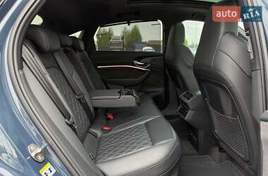 Позашляховик / Кросовер Audi e-tron S Sportback 2021 в 