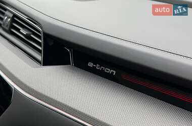 Позашляховик / Кросовер Audi e-tron S Sportback 2021 в 