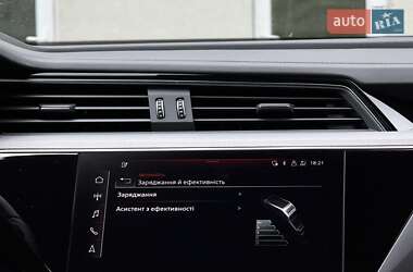Позашляховик / Кросовер Audi e-tron S Sportback 2021 в 