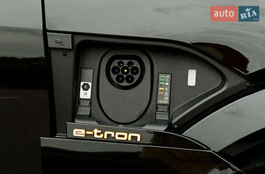 Позашляховик / Кросовер Audi e-tron S Sportback 2022 в 