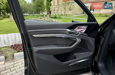 Позашляховик / Кросовер Audi e-tron S Sportback 2022 в 
