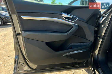 Позашляховик / Кросовер Audi e-tron S Sportback 2022 в 