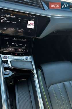 Позашляховик / Кросовер Audi e-tron S Sportback 2022 в 