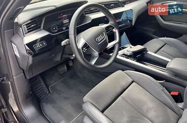 Позашляховик / Кросовер Audi e-tron S Sportback 2020 в  фото 16 Позашляховик / Кросовер Audi e-tron S Sportback 2020 в