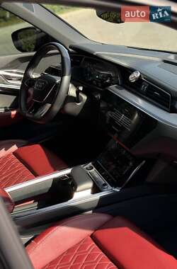 Позашляховик / Кросовер Audi e-tron S Sportback 2021 в  фото 10 Позашляховик / Кросовер Audi e-tron S Sportback 2021 в