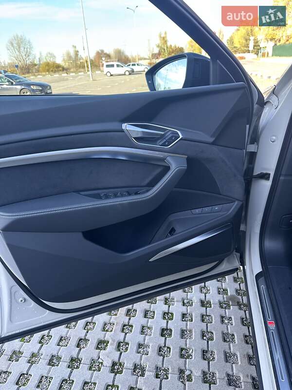 Позашляховик / Кросовер Audi e-tron S Sportback 2021 в Києві фото 7 Позашляховик / Кросовер Audi e-tron S Sportback 2021 в Києві