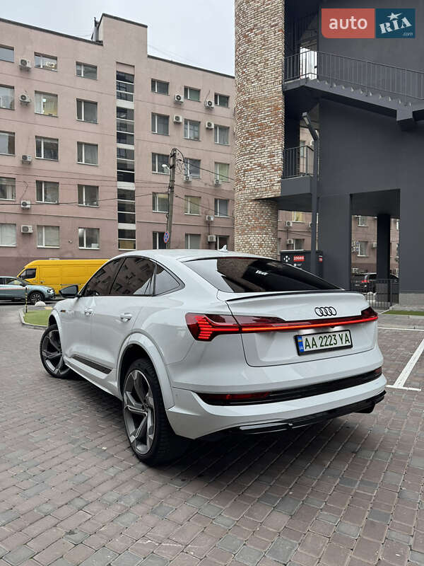 Позашляховик / Кросовер Audi e-tron S Sportback 2022 в Дніпрі