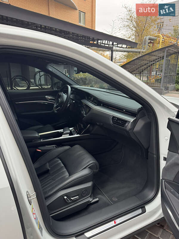 Позашляховик / Кросовер Audi e-tron S Sportback 2022 в Дніпрі