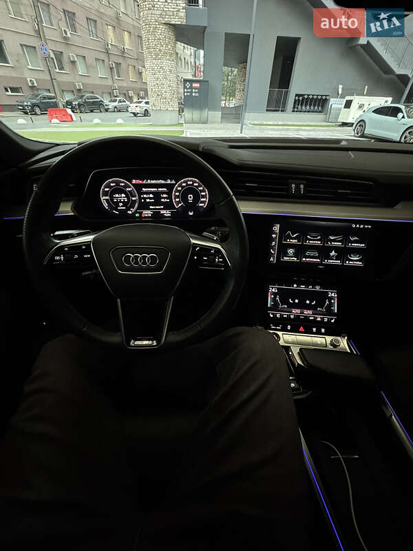 Позашляховик / Кросовер Audi e-tron S Sportback 2022 в Дніпрі