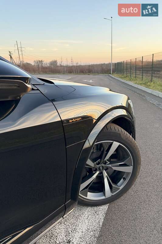 Позашляховик / Кросовер Audi e-tron S Sportback 2022 в Рівному