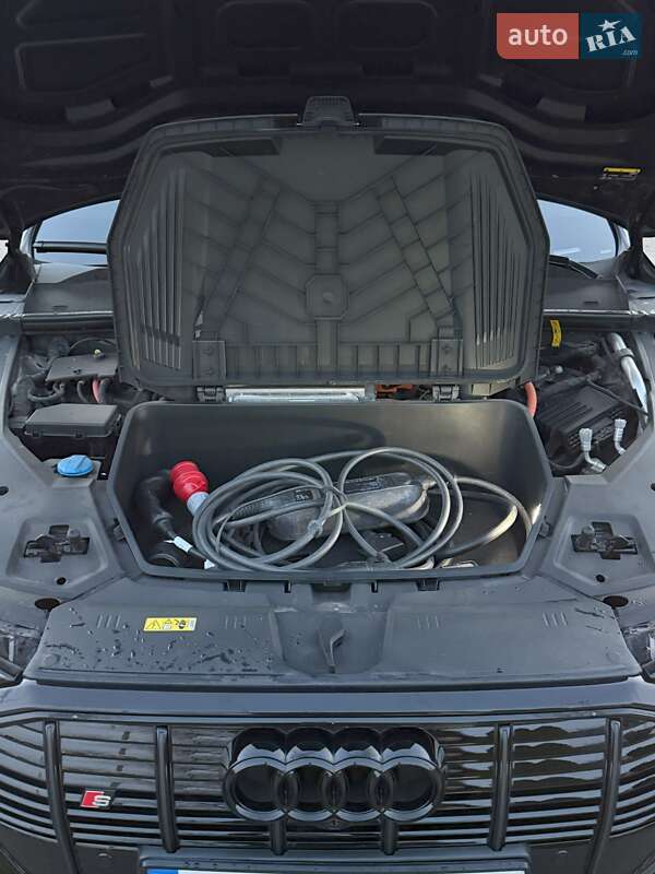 Позашляховик / Кросовер Audi e-tron S Sportback 2022 в Рівному