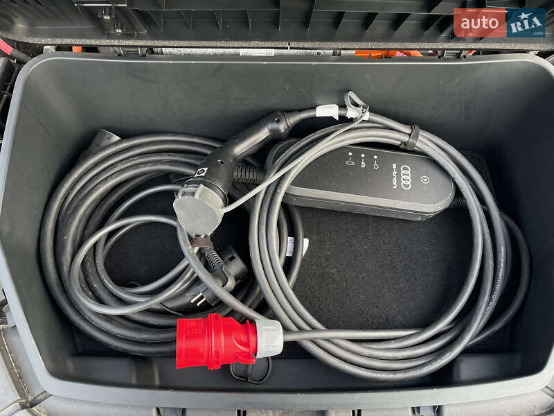 Позашляховик / Кросовер Audi e-tron S Sportback 2022 в Луцьку