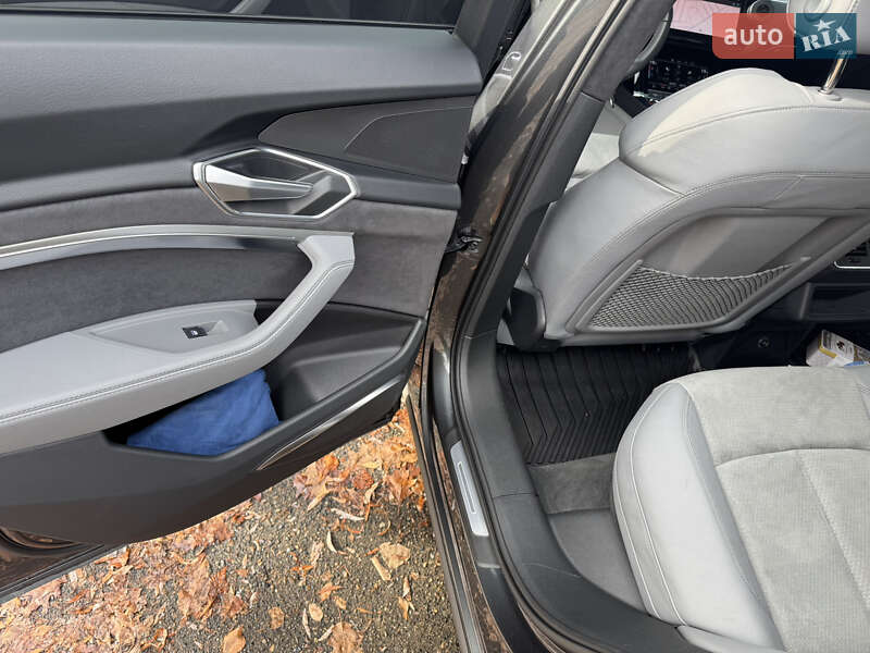 Внедорожник / Кроссовер Audi e-tron S Sportback 2023 в Калуше