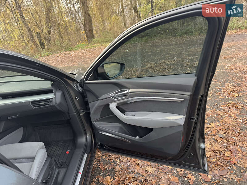 Внедорожник / Кроссовер Audi e-tron S Sportback 2023 в Калуше