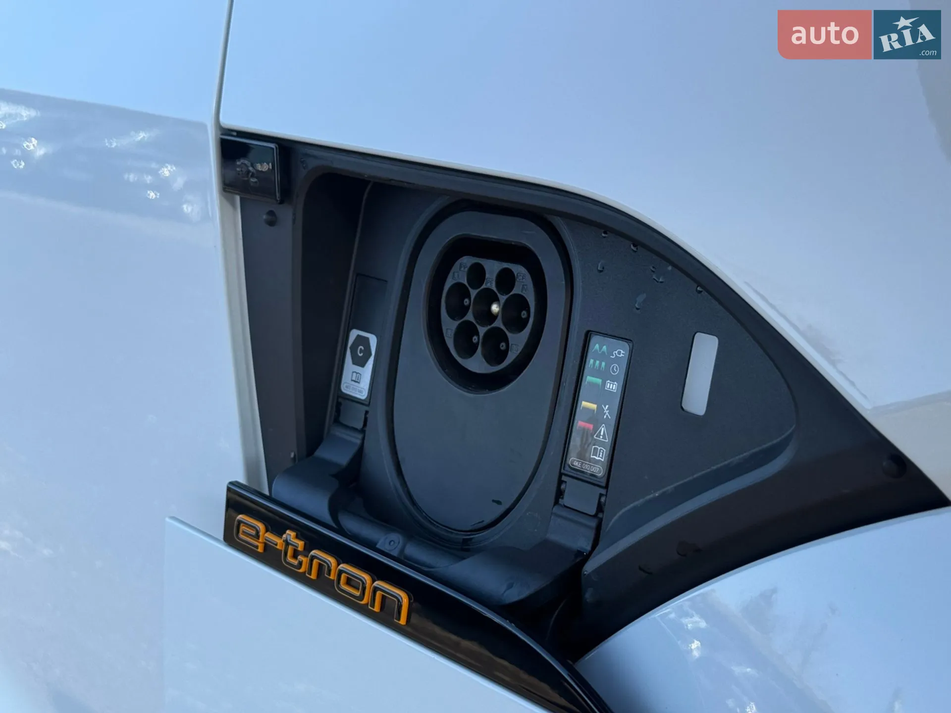 2022 Audi e-tron S Sportback - мініатюра 18